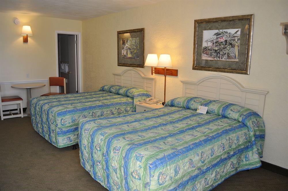 Ramada By Wyndham Panama City Beach / Beachfront Extérieur photo