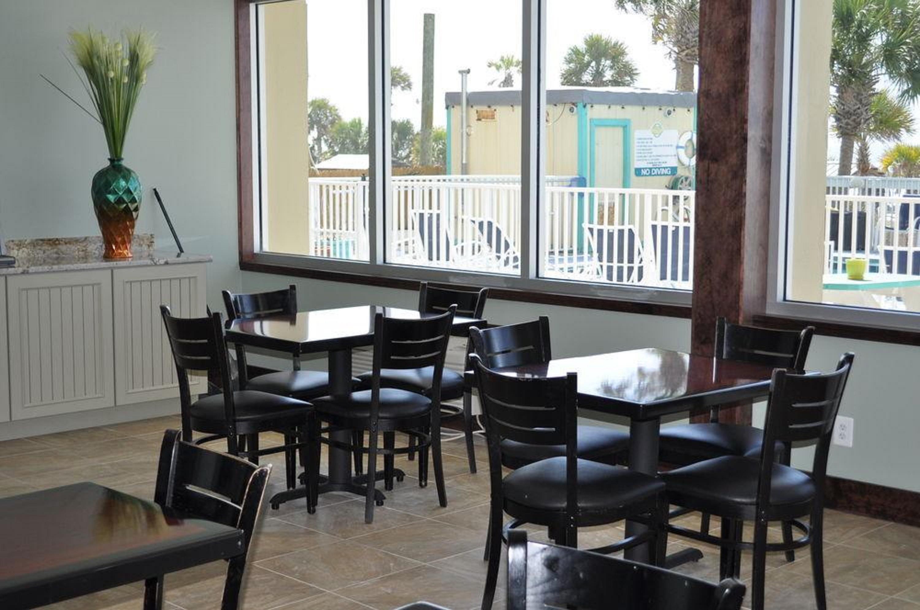 Ramada By Wyndham Panama City Beach / Beachfront Extérieur photo