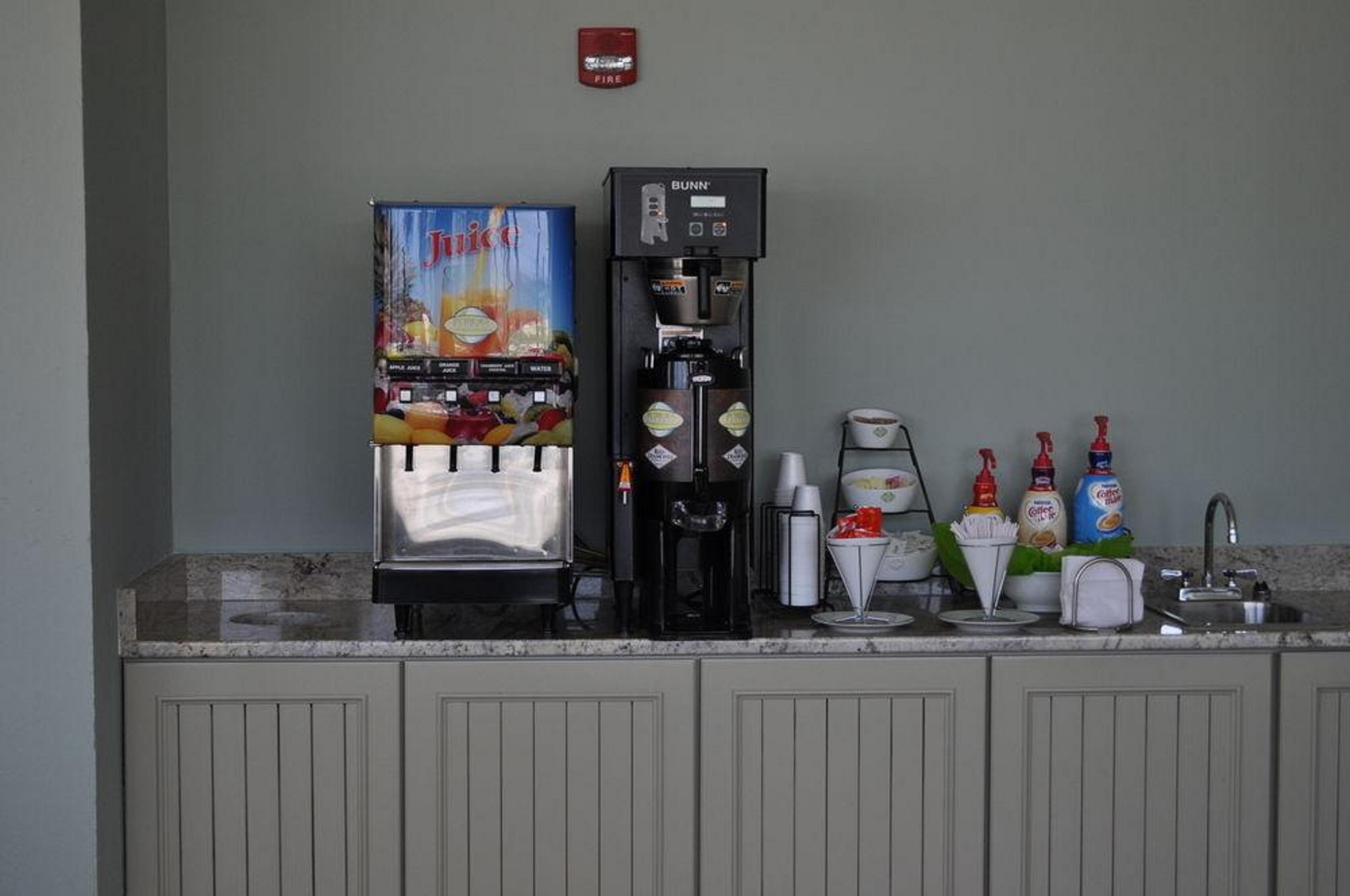 Ramada By Wyndham Panama City Beach / Beachfront Extérieur photo
