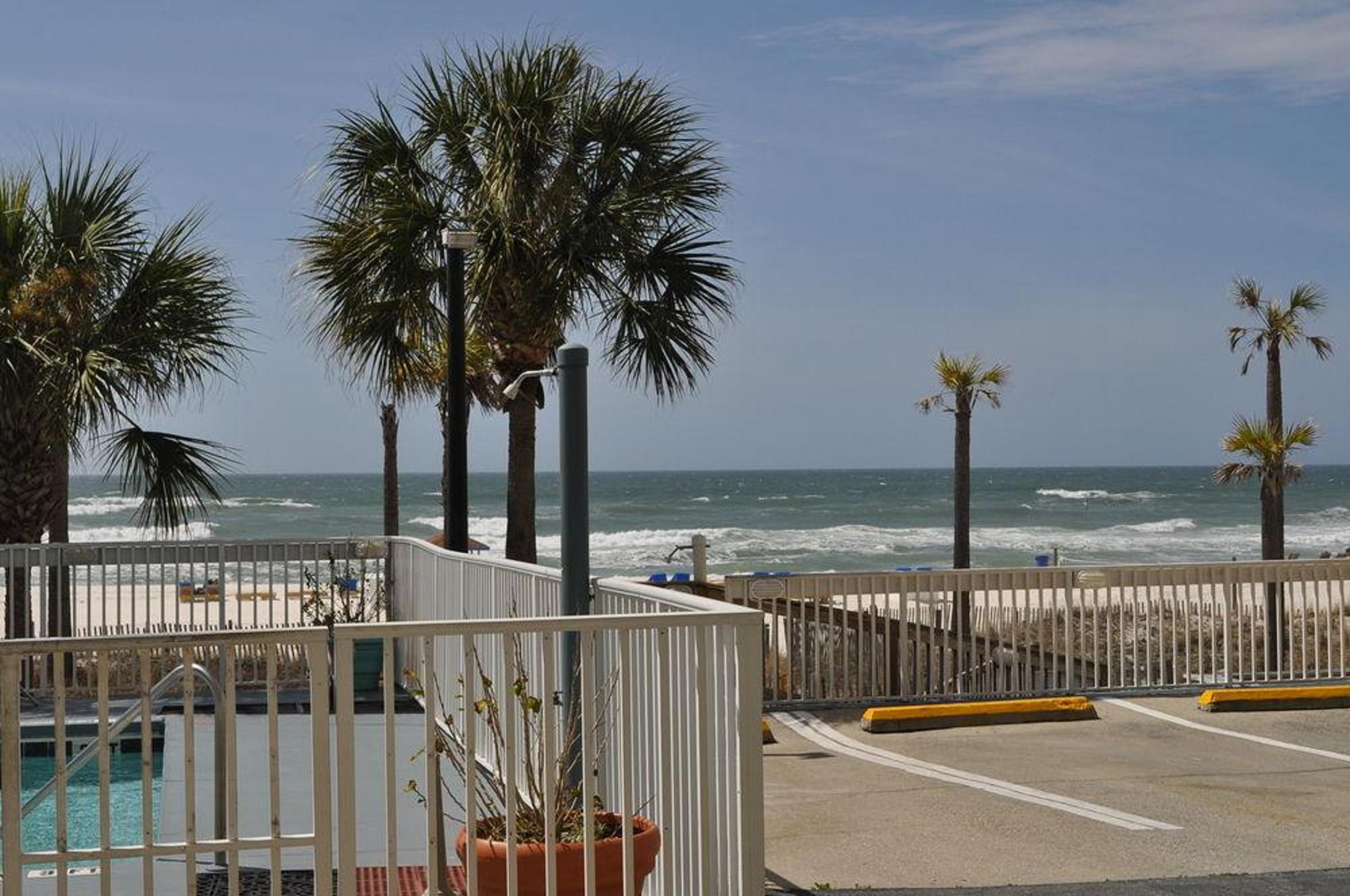 Ramada By Wyndham Panama City Beach / Beachfront Extérieur photo