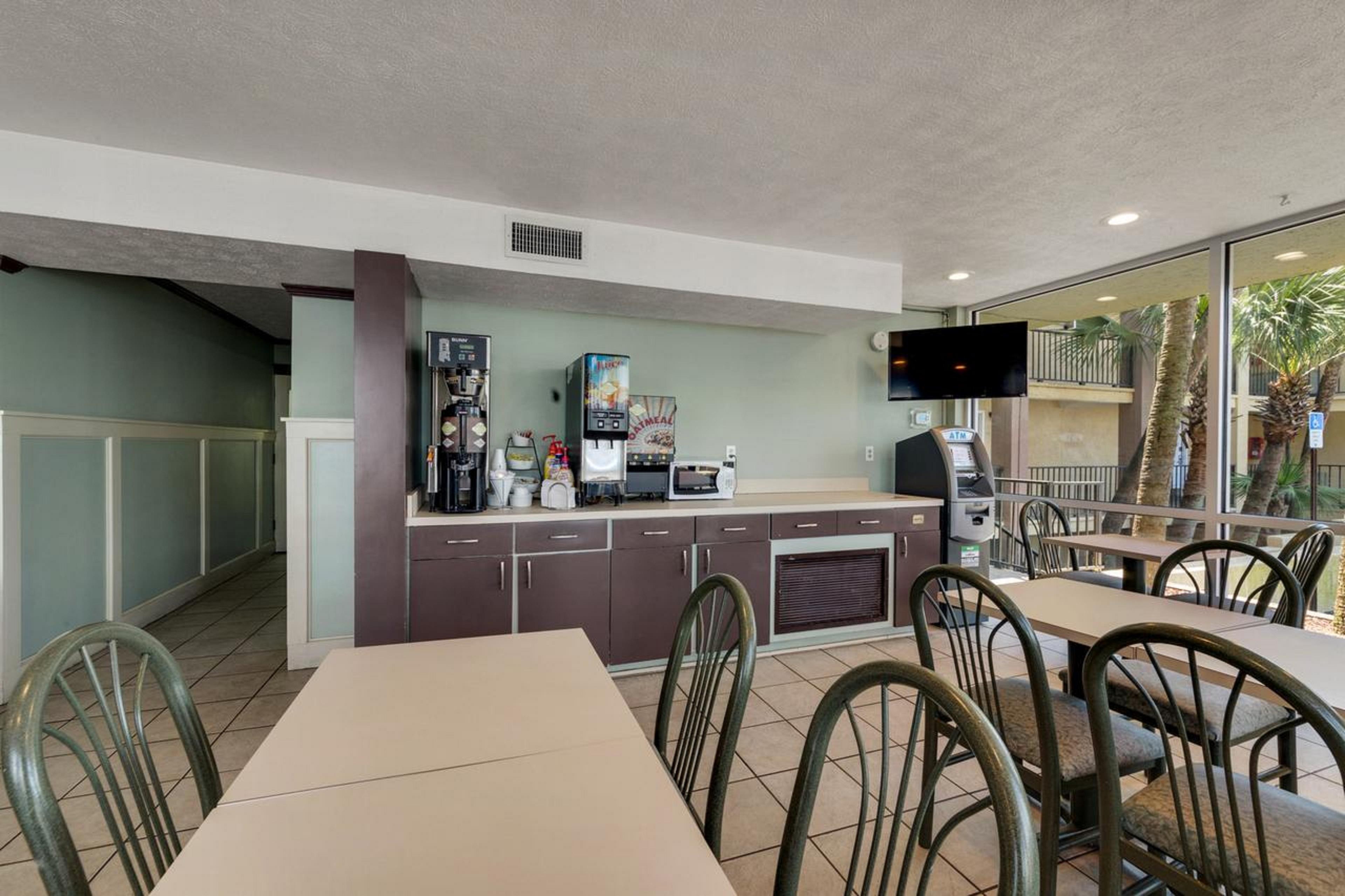 Ramada By Wyndham Panama City Beach / Beachfront Extérieur photo