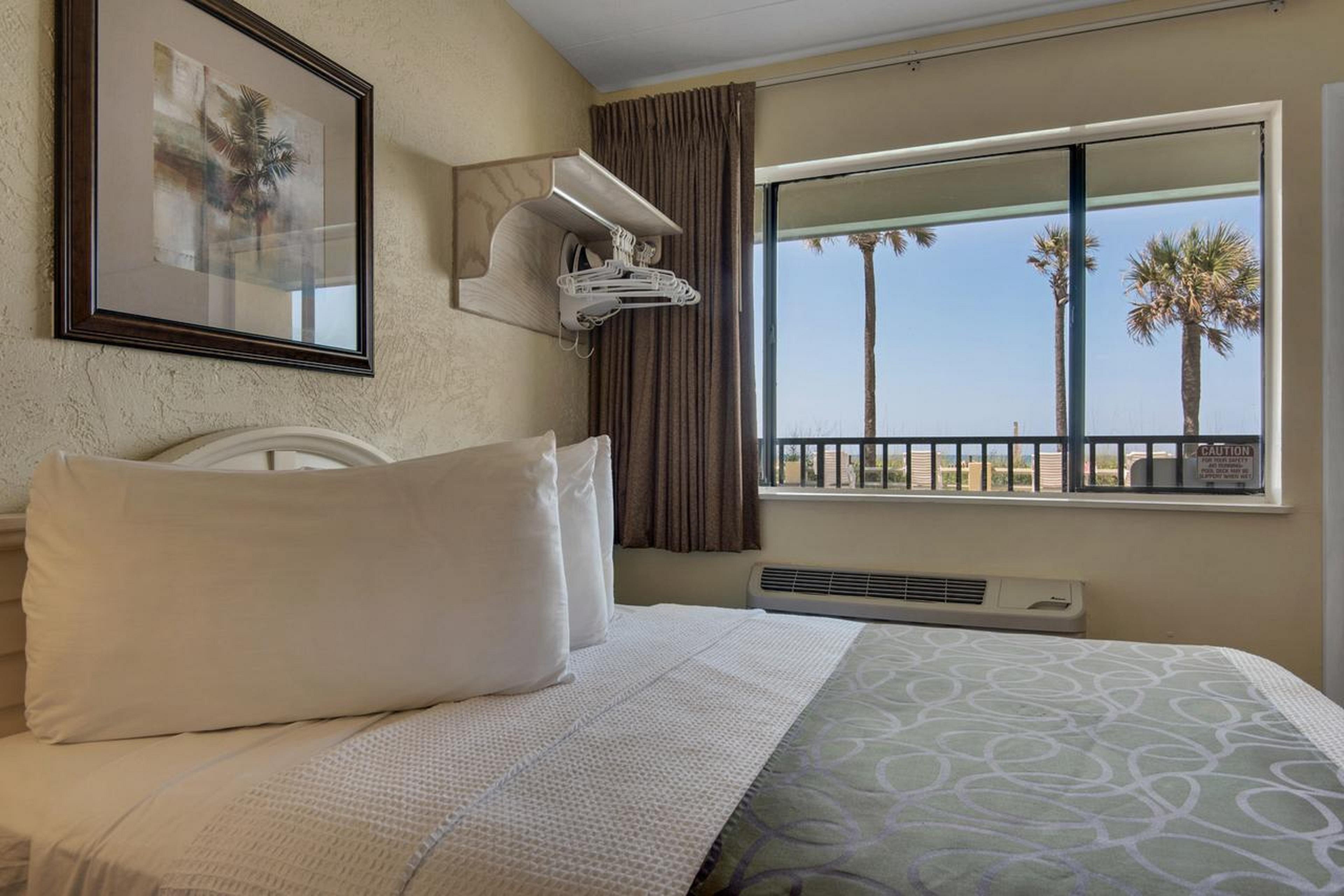 Ramada By Wyndham Panama City Beach / Beachfront Extérieur photo