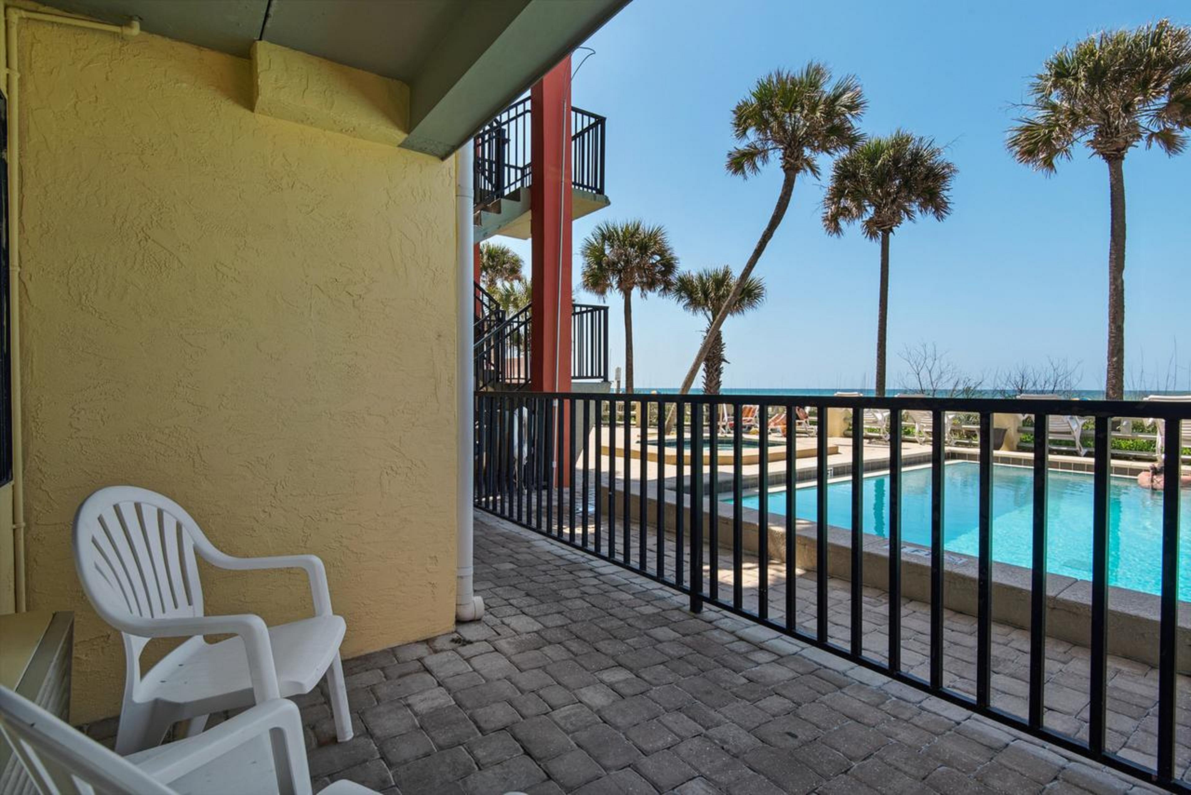 Ramada By Wyndham Panama City Beach / Beachfront Extérieur photo