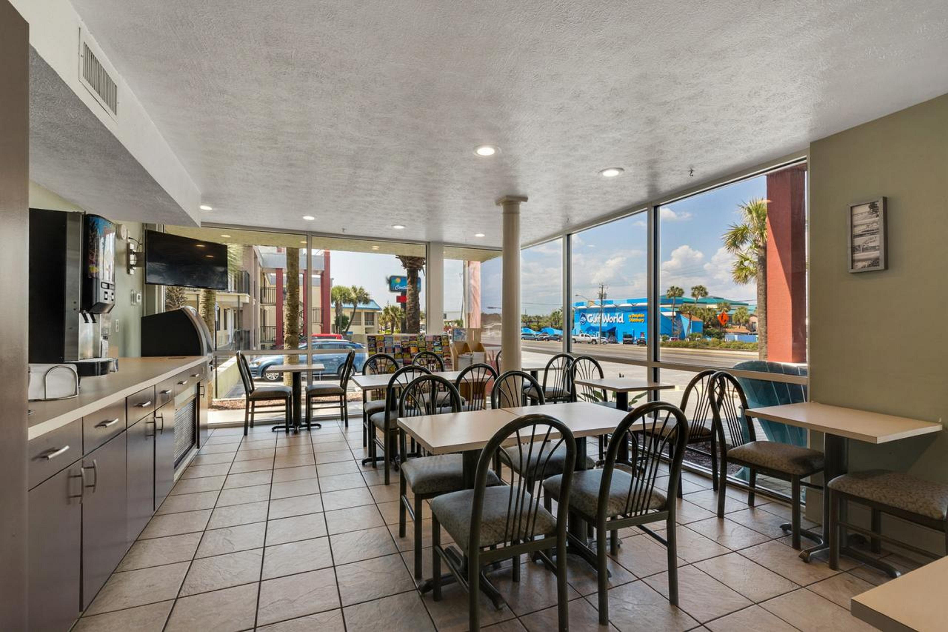 Ramada By Wyndham Panama City Beach / Beachfront Extérieur photo
