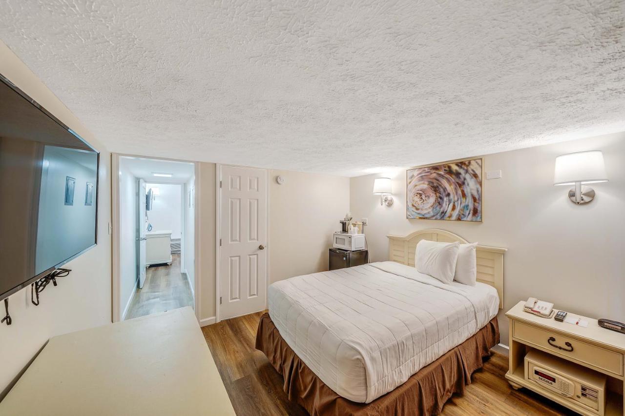 Ramada By Wyndham Panama City Beach / Beachfront Extérieur photo
