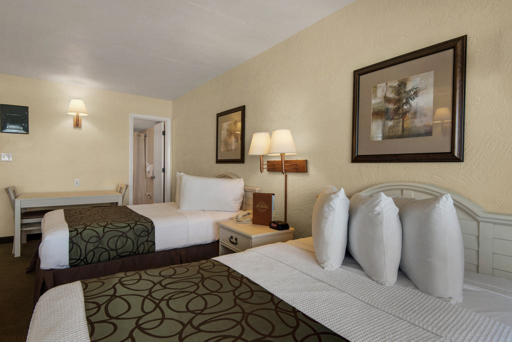 Ramada By Wyndham Panama City Beach / Beachfront Extérieur photo