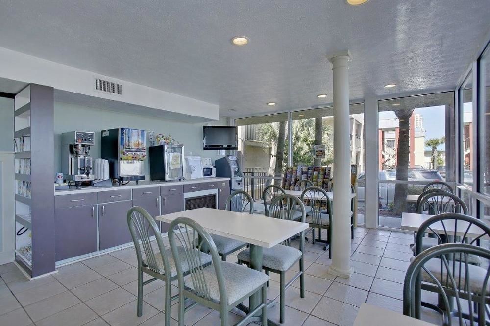 Ramada By Wyndham Panama City Beach / Beachfront Extérieur photo