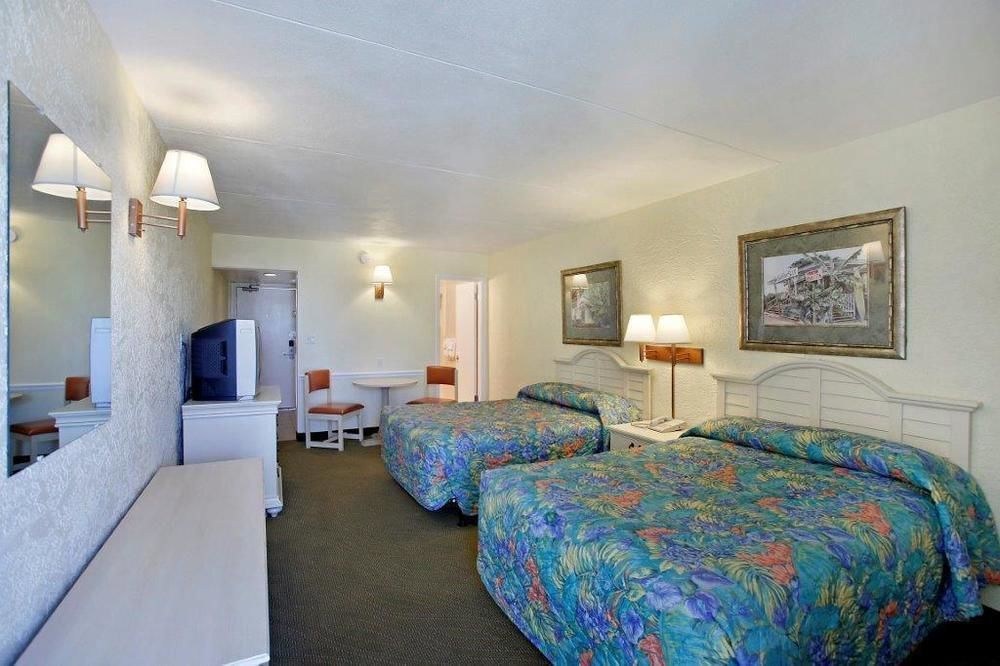 Ramada By Wyndham Panama City Beach / Beachfront Extérieur photo