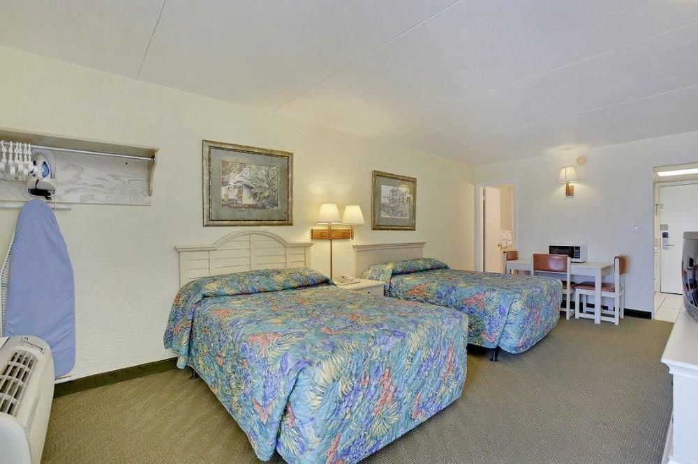 Ramada By Wyndham Panama City Beach / Beachfront Extérieur photo