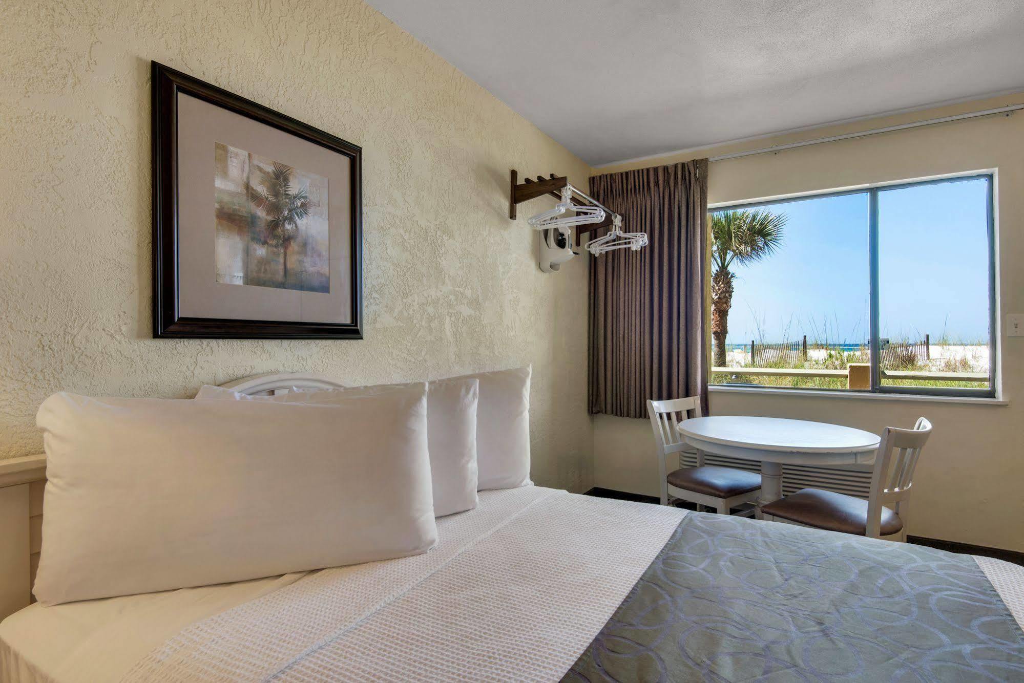 Ramada By Wyndham Panama City Beach / Beachfront Extérieur photo