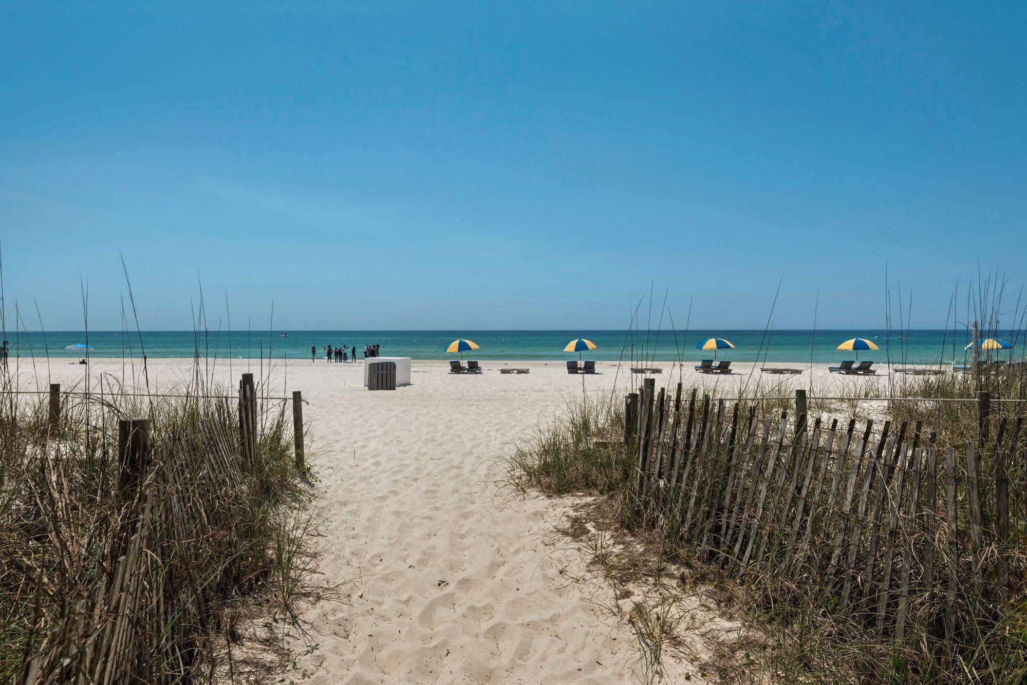 Ramada By Wyndham Panama City Beach / Beachfront Extérieur photo